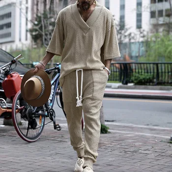 Erkek İki Parçalı Gevşek Uydurma Yarım Kollu V Yaka T-shirt pantolon seti Sokak Giyim Rahat örgü seti Moda Giyim