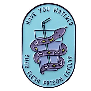 C4751 Var sulanan sizin eti cezaevi son zamanlarda yılan Emaye Pin Sevimli Karikatür Broş Rozeti Sırt Çantası Giyim Aksesuarları