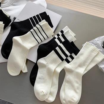 Kadınlar İçin çorap Yeni Basit Kızlar Japon Moda Siyah çizgili çoraplar Nefes Pamuk Beyaz Ekip Çorap Kadın Kore Tarzı